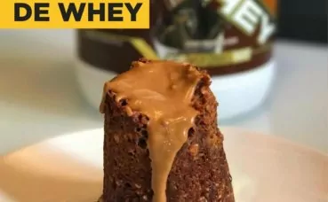 Bolinho de Whey com pasta de Amendoim