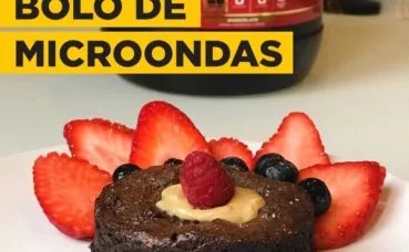 BOLO PROTEICO DE MICROONDAS